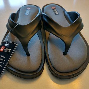 NWT CHAPS MEN'S THONG, SLIDE, FLIP FLOP SANDALS WITH MEMORY FOAM  Size M (8-9)
